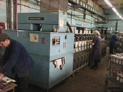 Процес скручування та підготовки вовняної пряжі до ткацтва