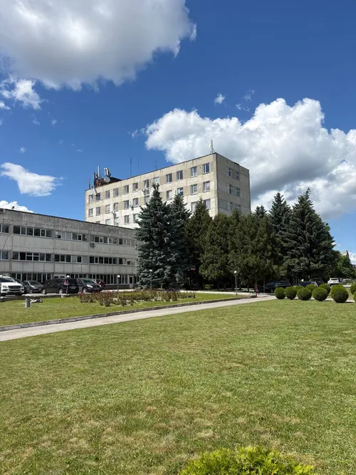 Адміністративний корпус та доглянута прилегла територія парку